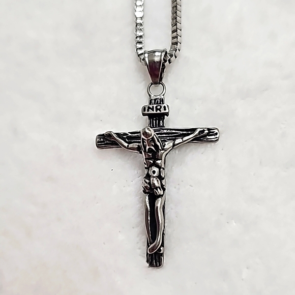 Mens Stainless Steel Crucifix Cross Pendant Necklace - Picture 3 of 12